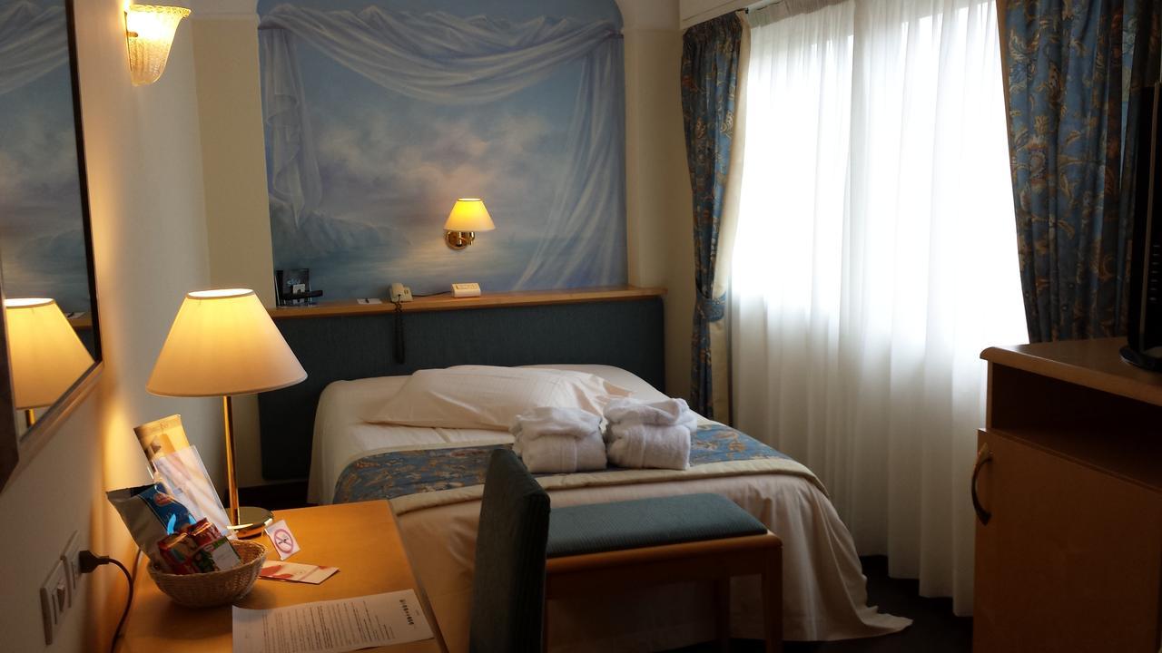 Hotel Luna Riccione E Aqua Spa Only Adults +12 Zewnętrze zdjęcie
